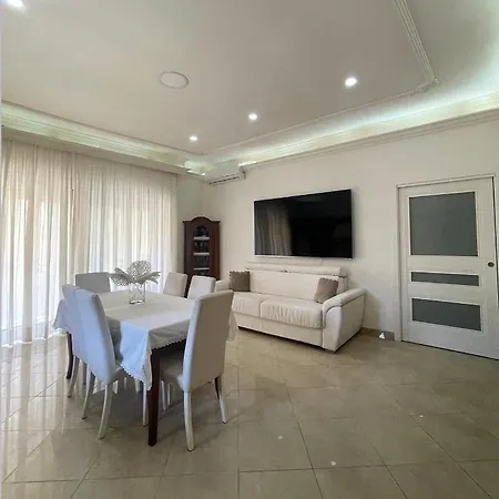 House Marì-3